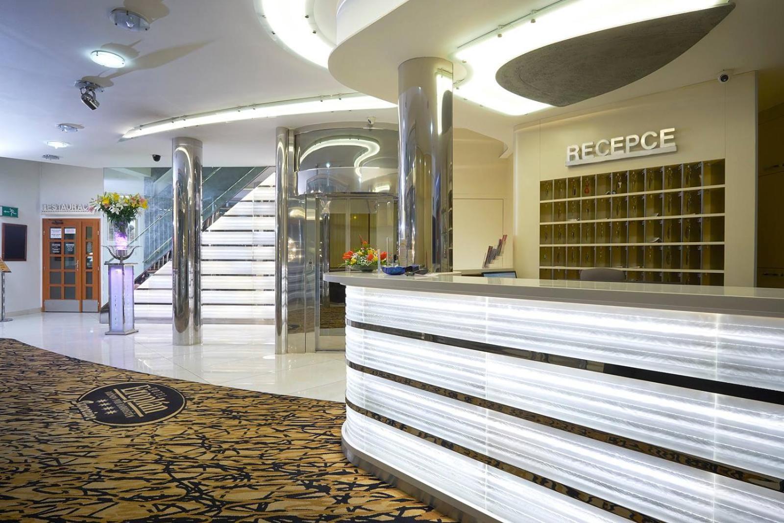 Hotel Eroplan Roznov pod Radhostem Luaran gambar