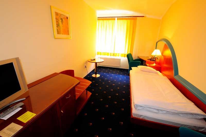 Hotel Eroplan Roznov pod Radhostem Luaran gambar